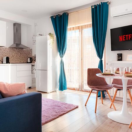Downtown Apartment Boutique - Blue & Pink Bukarest Kültér fotó